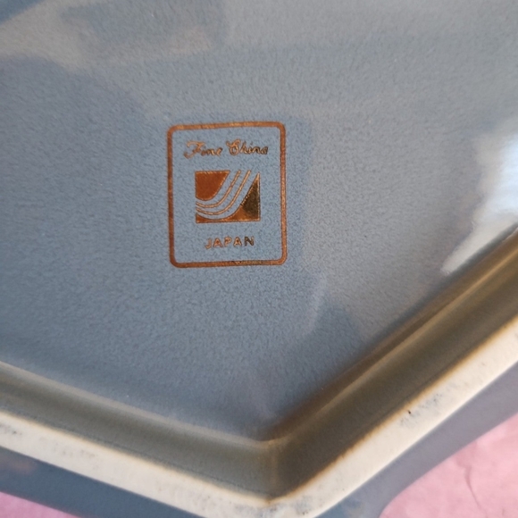 Vintage Ceramic High Gloss Porcelain Fan Shaped Trinket Dish Decor Made In Japan - Picture 4 of 5